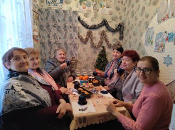 Смехом, шуткой без забот, мы встречаем Новый год!