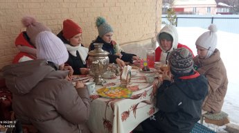 "Вас на Масленицу ждём, встретим масляным блином"