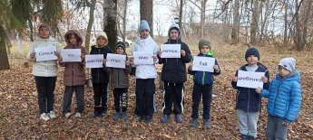 Работники культуры села Лужны  провели беседу для детей на тему "Авторитет отца и матери". 