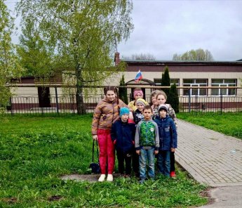 Час рисунка на асфальте "Мир, труд, май!" 
