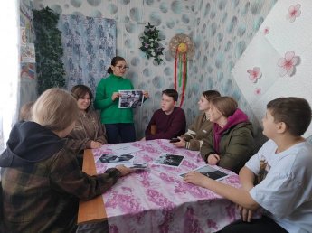 За кулисами