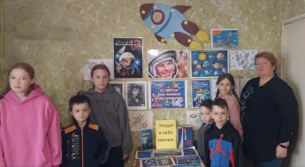 "Уходит в небо экипаж"