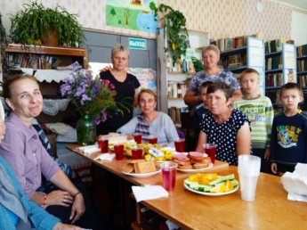 Работники Липицкого ЦК и Д поздравили с праздником людей золотого возраста