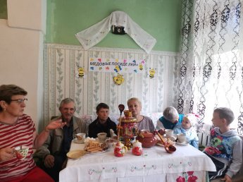 Первый спас медку припас