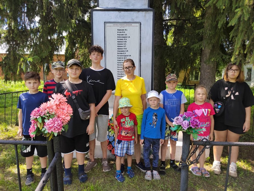 Имя твое неизвестно, подвиг твой бессмертен
