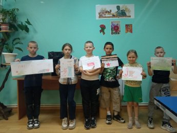 Выставка детских рисунков " Спасибо за мир"