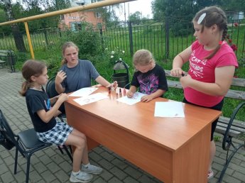 «ЛЕТО ВО ДВОРАХ»